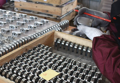 Glashalter werden geprüft